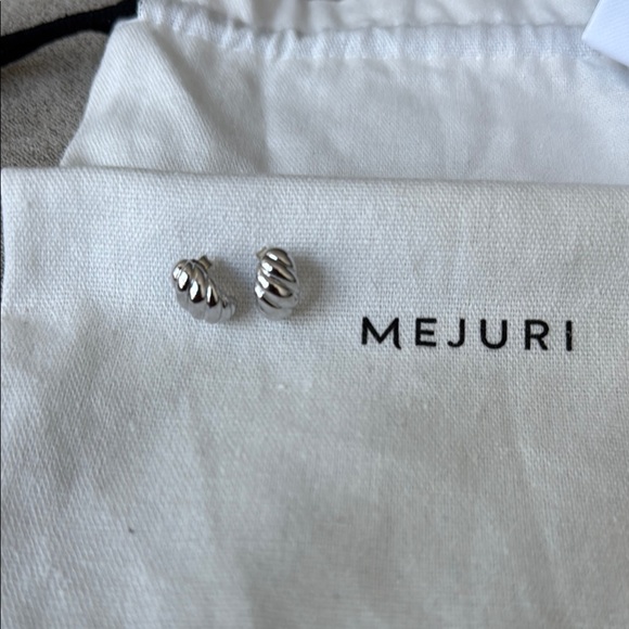 Mejuri Croissant Dome Ring and Earring Set (Silver) - Picture 2 of 5